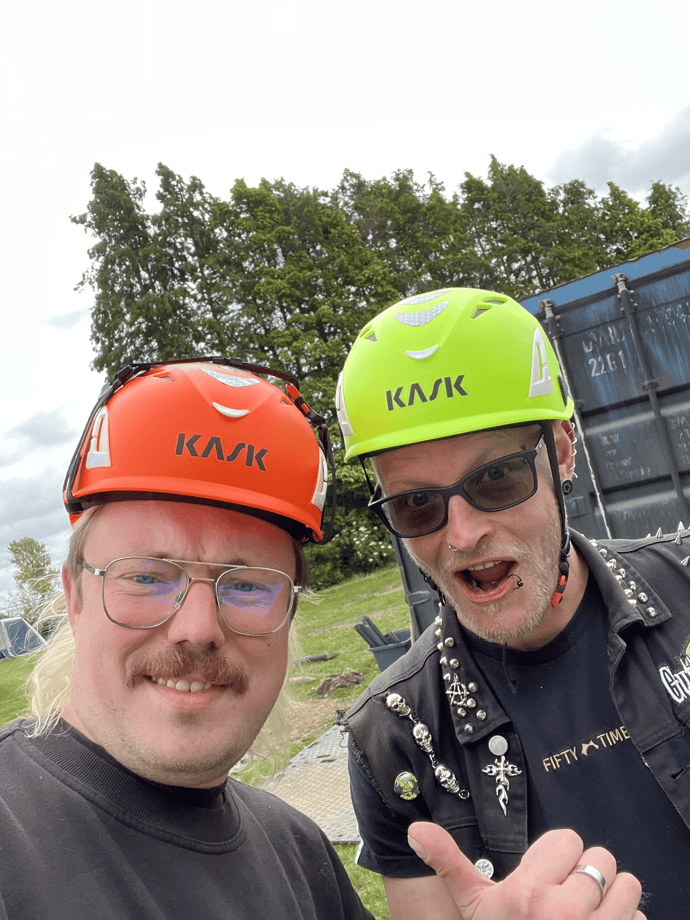 Frigear arbejdere i sikkerhedsudstyr